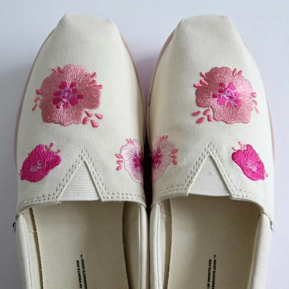Toms Embroidered Floral On Canvas Platform Slip-On Shoes, Pink & Cream, Size 8.5 - Picture 2 of 16